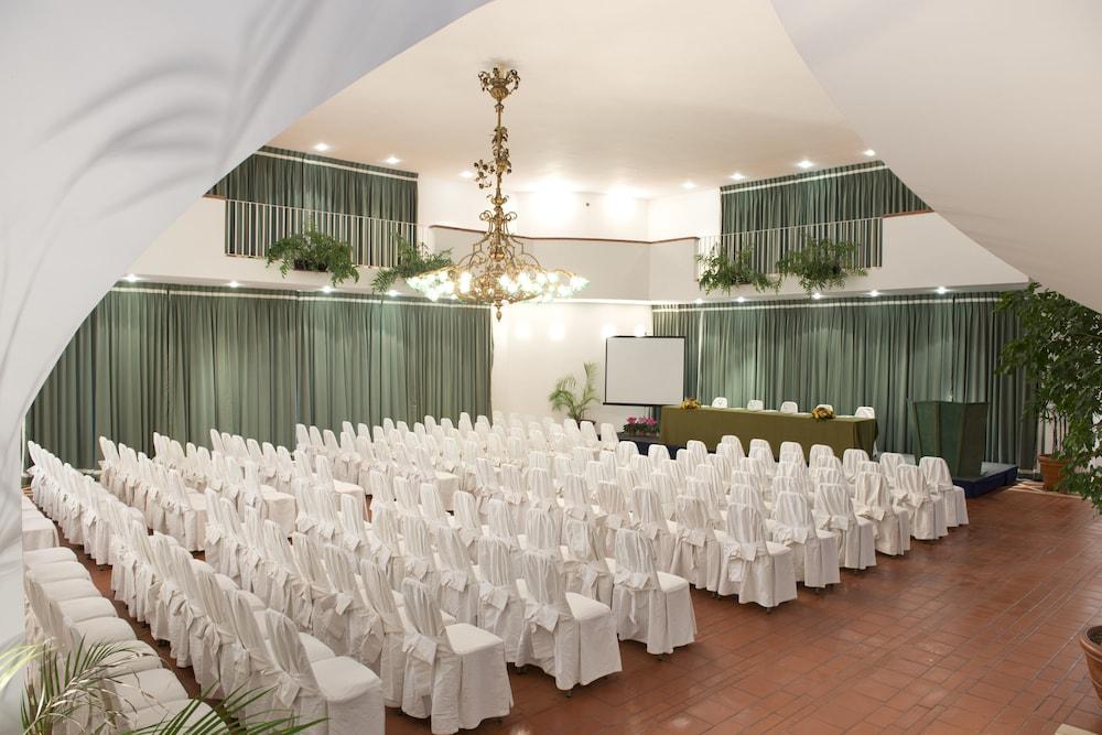 Ostuni A Mare Hotel ภายนอก รูปภาพ
